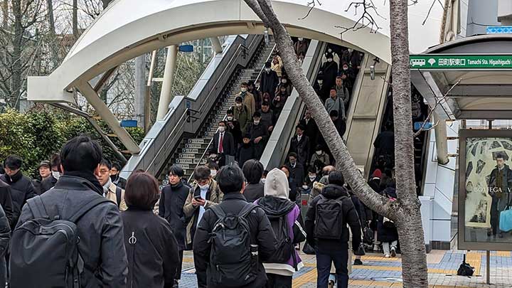 田町駅東口のエスカレーター3たび切替を現地調査