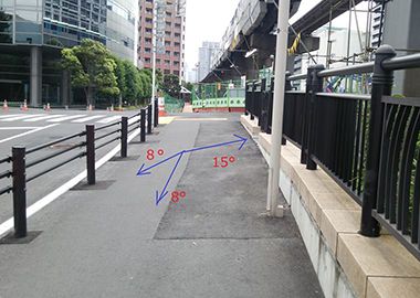 芝浦夕凪橋のたもとの歩道の安全対策が実現しました。