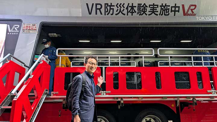 港区安全の日の献花とVR防災体験にうかがい