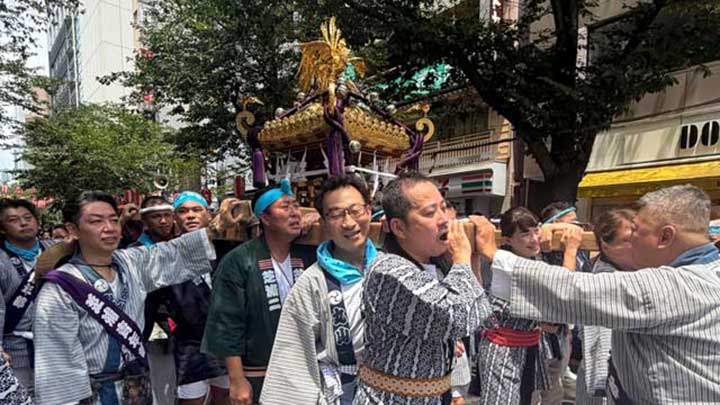 芝浦まつり3日目の神輿渡御に参加